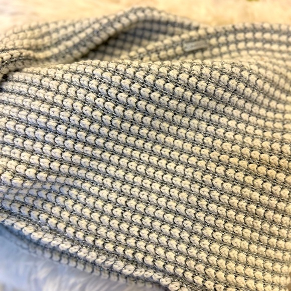 Calvin Klein white infinity scarf with silver glitter stitching EUC - Picture 4 of 4